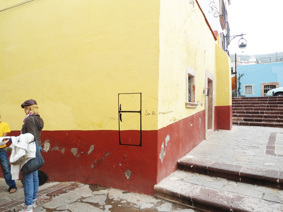 "sin ti" vinyl letters on a wall 2012